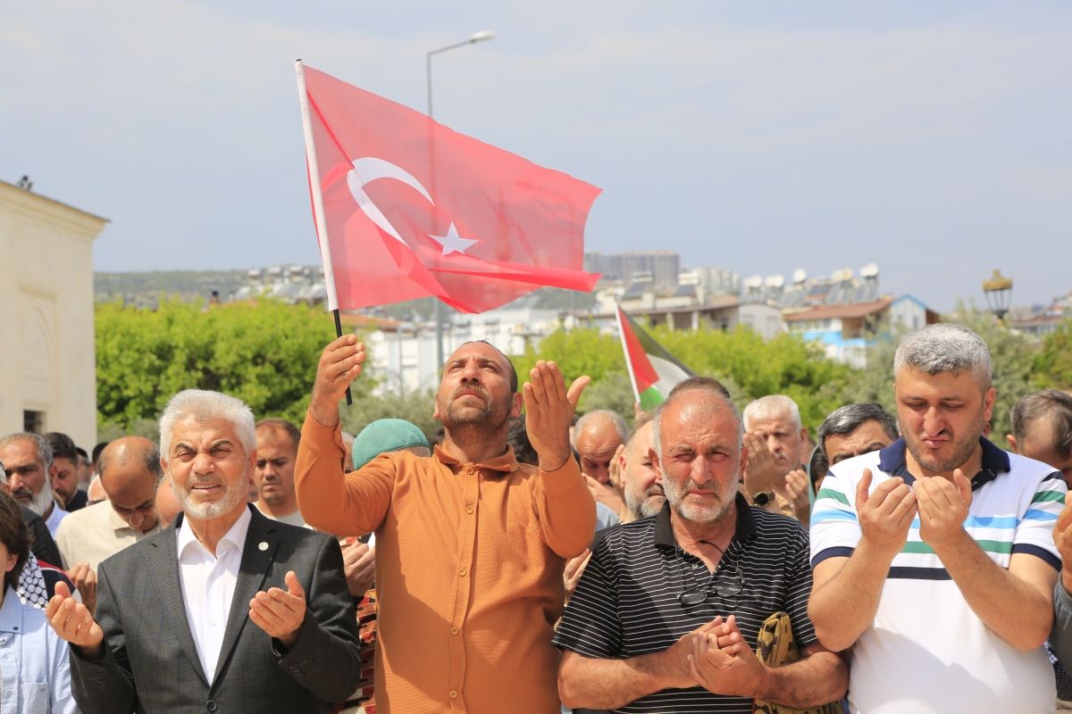 Filistin için gıyabi cenaze namazı kılındı