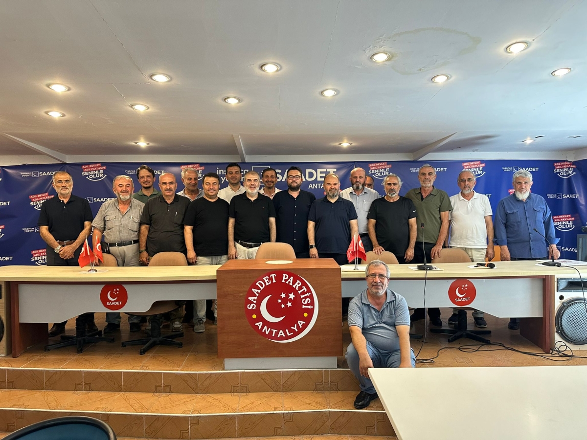 Antalya Saadet'te bayrak değişimi