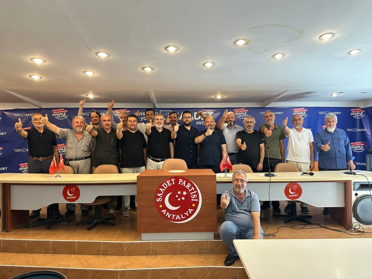 Antalya Saadet'te bayrak değişimi