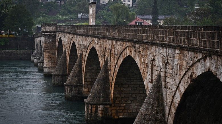 Drina Köprüsü'nün bulunduğu nehir SOS veriyor!