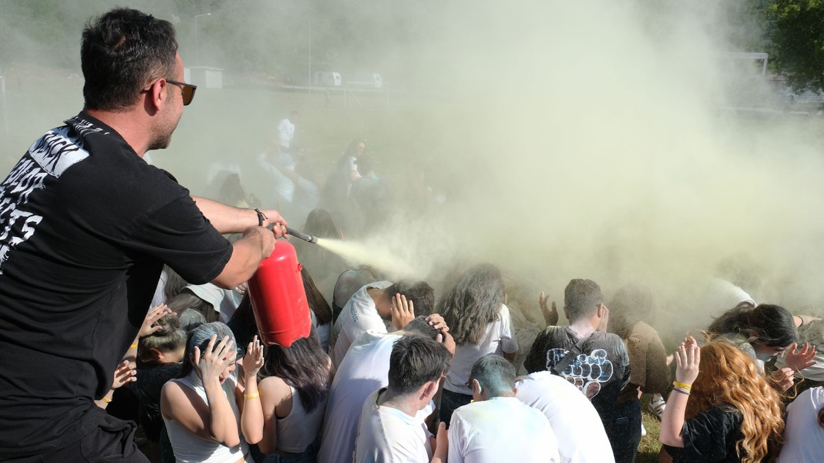 Öğrenciler Renk Festivali’nde stres attı