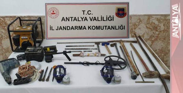 Antalya'da izinsiz kazı yapan 5 kişi yakalandı