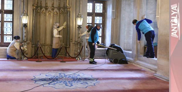 Eyüpsultan Camii, Ramazan öncesi gül suyuyla yıkandı