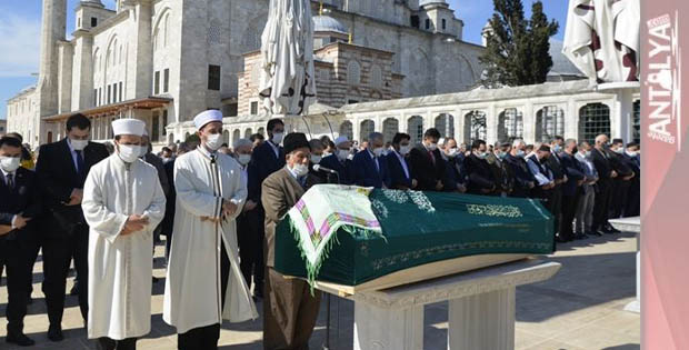 Hatice Kurdaş Merkezefendi mezarlığına dualarla defnedildi