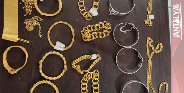 Bir araçta yüklü miktarda altın yakalandı