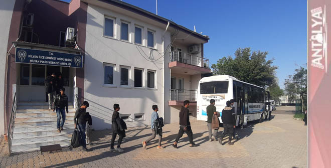 Hilvan'da Düzensiz Göçmenlere Operasyon