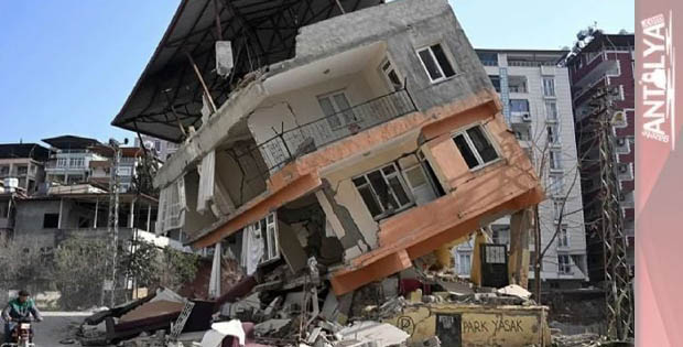 Deprem bölgesini AKP'ye yakın 9 şirket inşa edecek